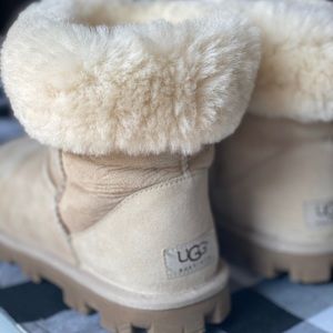 UGG Woman’s Classic Short Boot